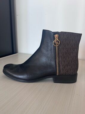 Michael Kors Classic Ankle Boots Black/Brown MK Monogram Size 9